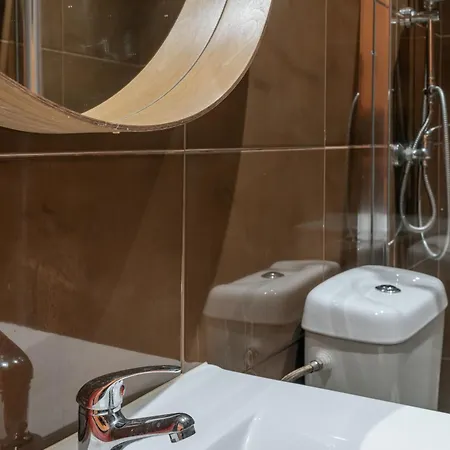 Aquilla's Family 104 By Mycelia Gæstehus